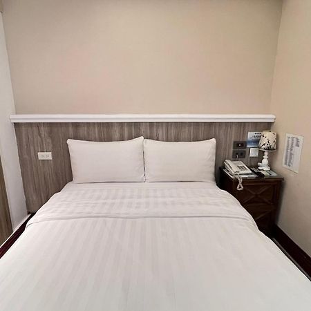 Migo Hotel Taichung Exteriör bild